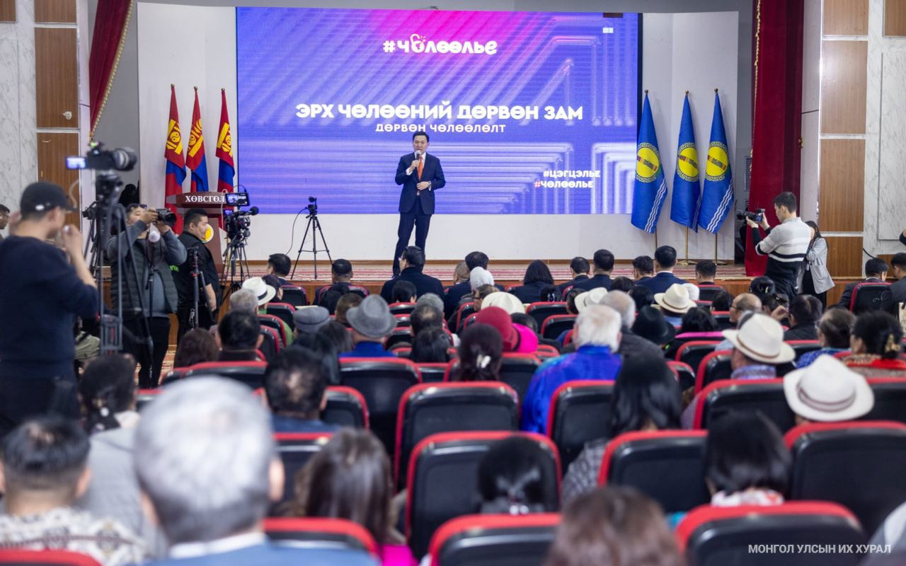 УИХ-ын дарга Н.Учрал тэргүүтэй гишүүд, сайд нар төвийн болон хойд бүсийн 2100 гаруй иргэнтэй уулзлаа